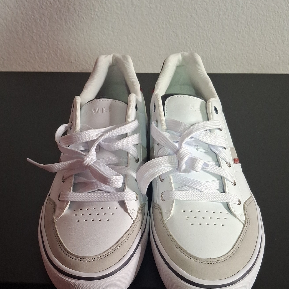 Levi's Men's Sneakers in White and Tan